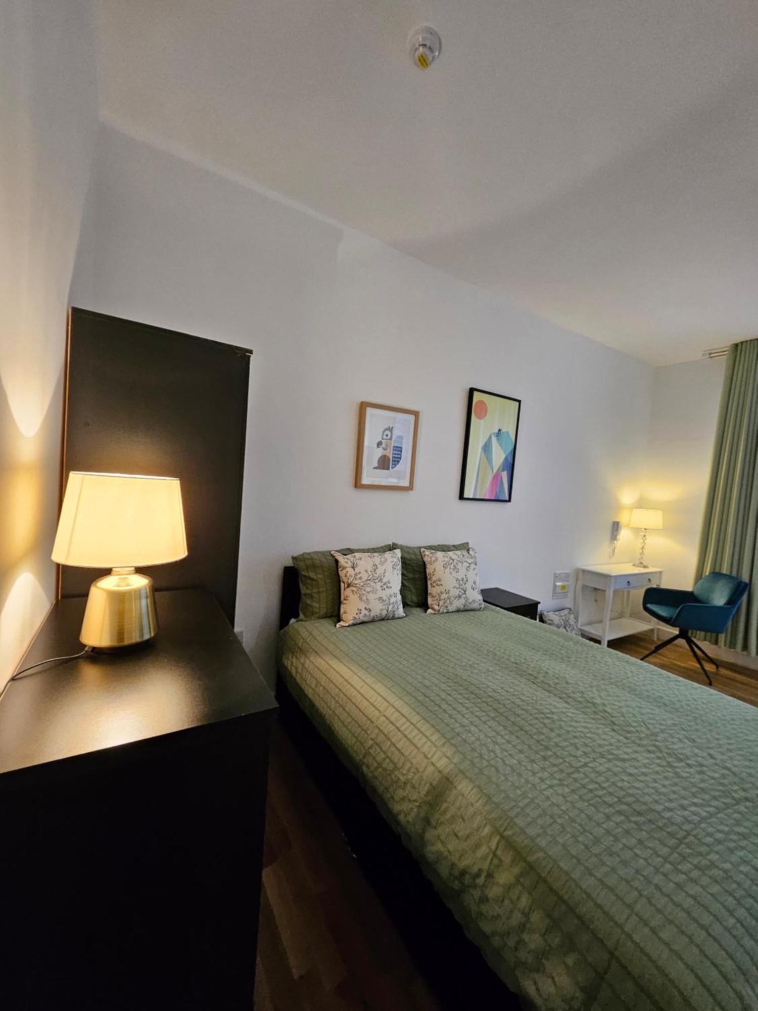 Central Chambers Suites - Suite 1 Leek Eksteriør billede