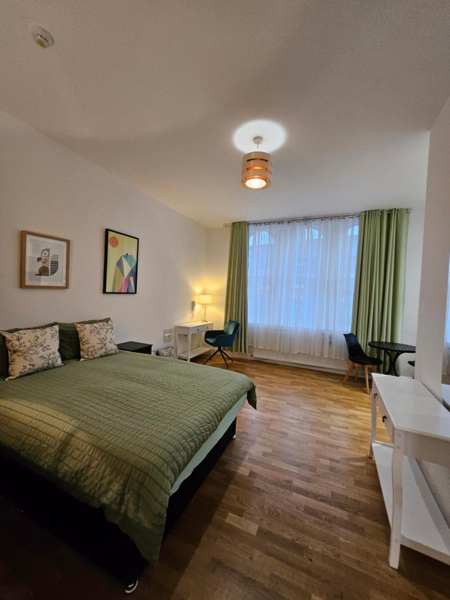 Central Chambers Suites - Suite 1 Leek Eksteriør billede