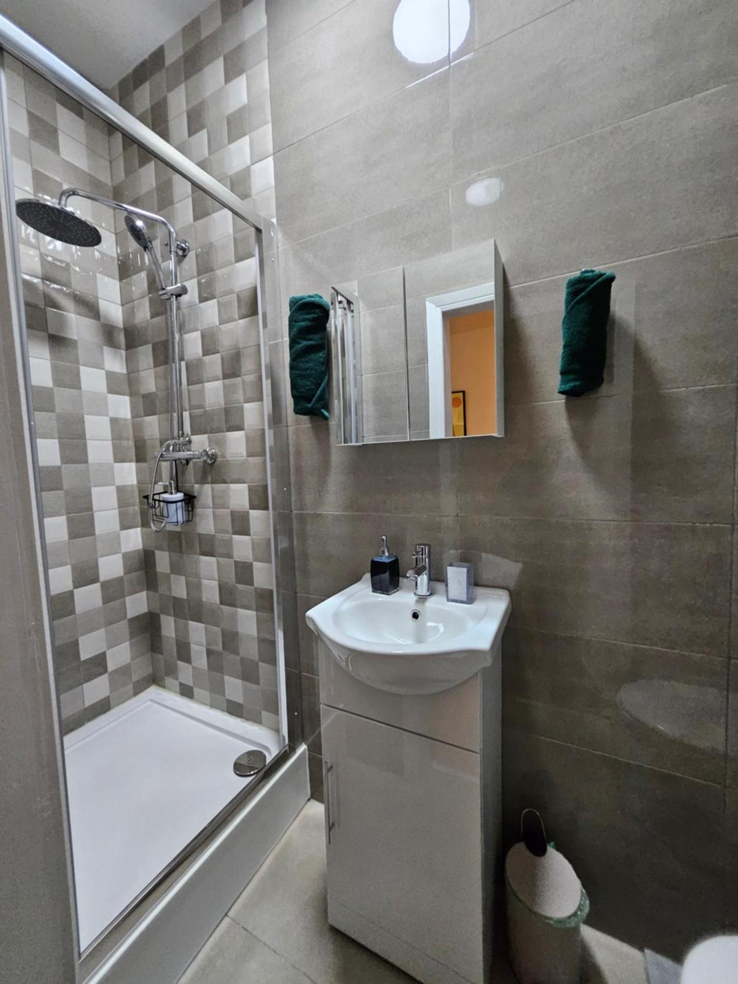 Central Chambers Suites - Suite 1 Leek Eksteriør billede
